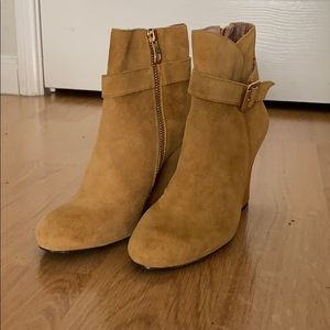 Suede gold/brown booties